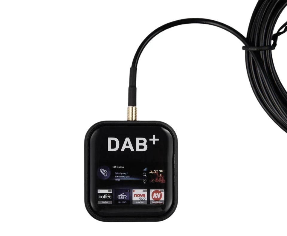 DAB+ Universale Ag-Auto |  Kit Completo DAB + Antenna Inclusa / Autoradio Radio Car Tablet Android e Iphone | Segnale radio potenziato / USB Type-C Versione 2023